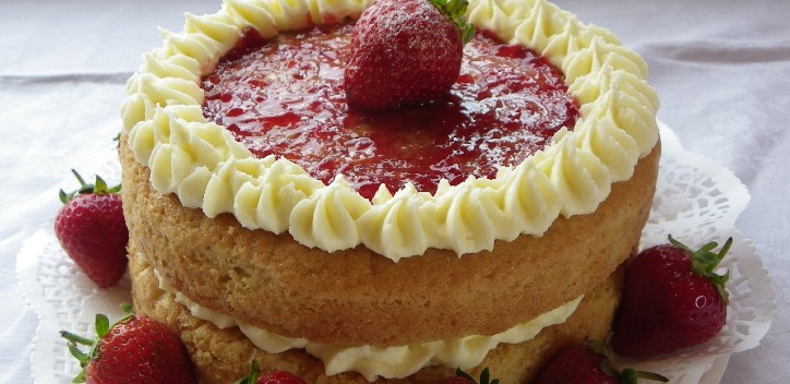 Plain sponge birthday cake | The Vegan Society