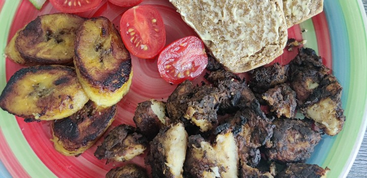 Photograph of jerk chickin and hard dough bread