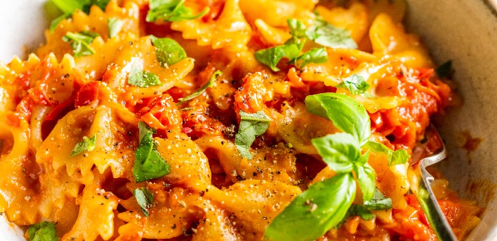 Rustic Tomato & Garlic Pasta | The Vegan Society