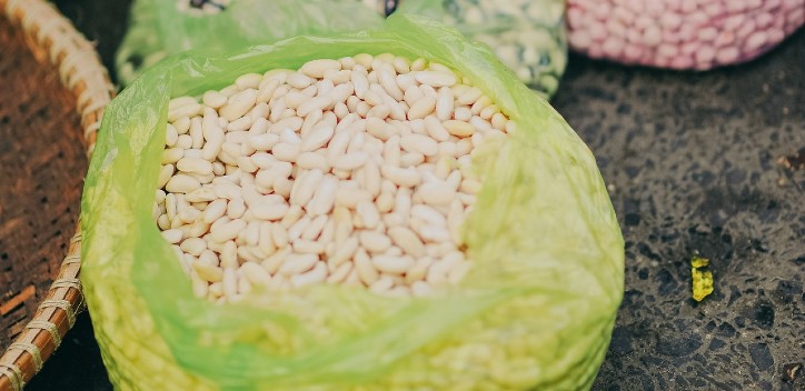 A bag of dried butter beans.  Photo by Min An from Pexels