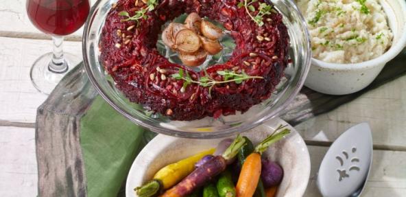 Beet Bourguignon with veg and mash in bowls