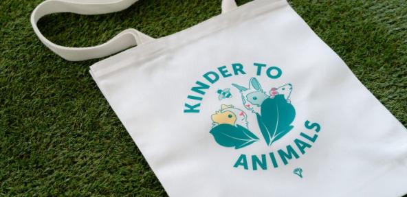 Kinder to animals tote bag