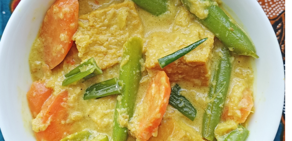 Tahu Bumbu Kuning (Tofu and Vegetables in Creamy Coconut Gravy)