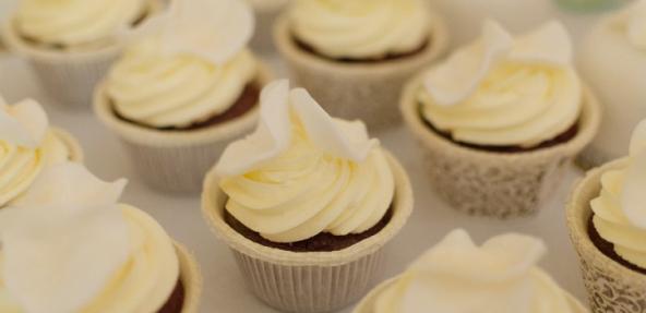 cupcakes covered in buttercream icing