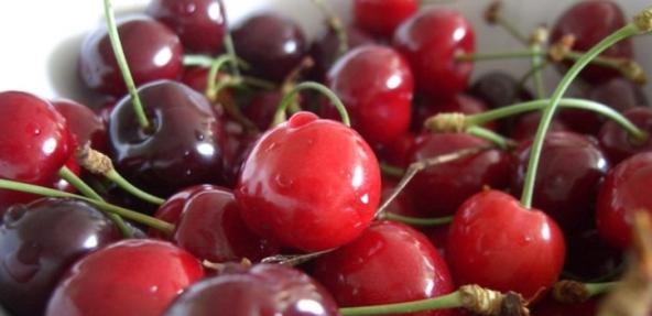 A close up of cherries.