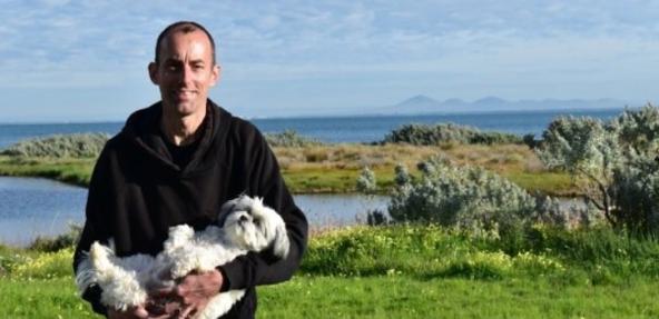 Lee Hawkins with his companion animal