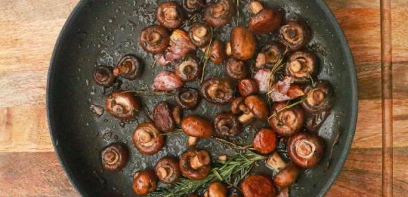garlic mushrooms in a pan