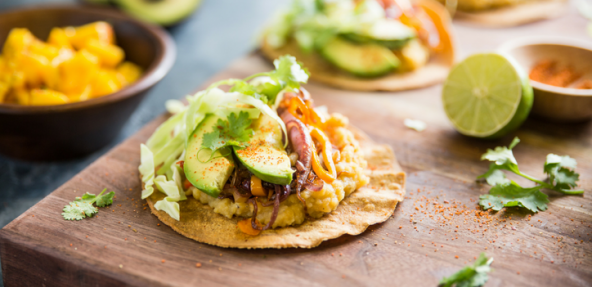 Fajita tostada with chili-lime mango salad