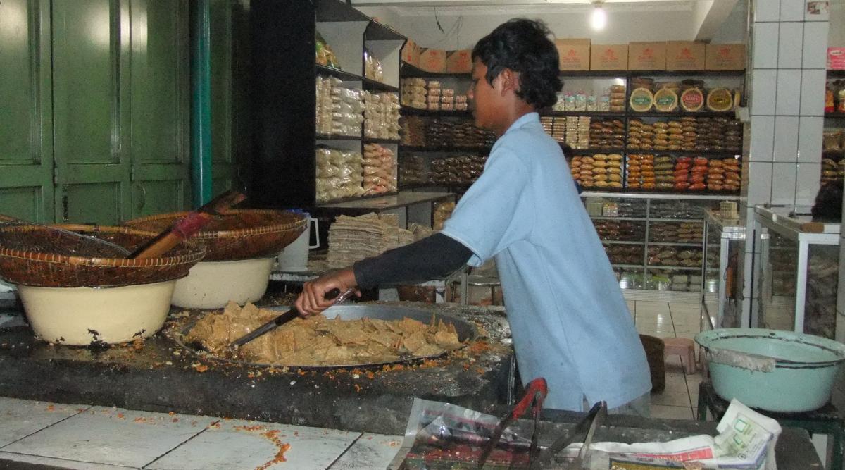 Frying tempeh