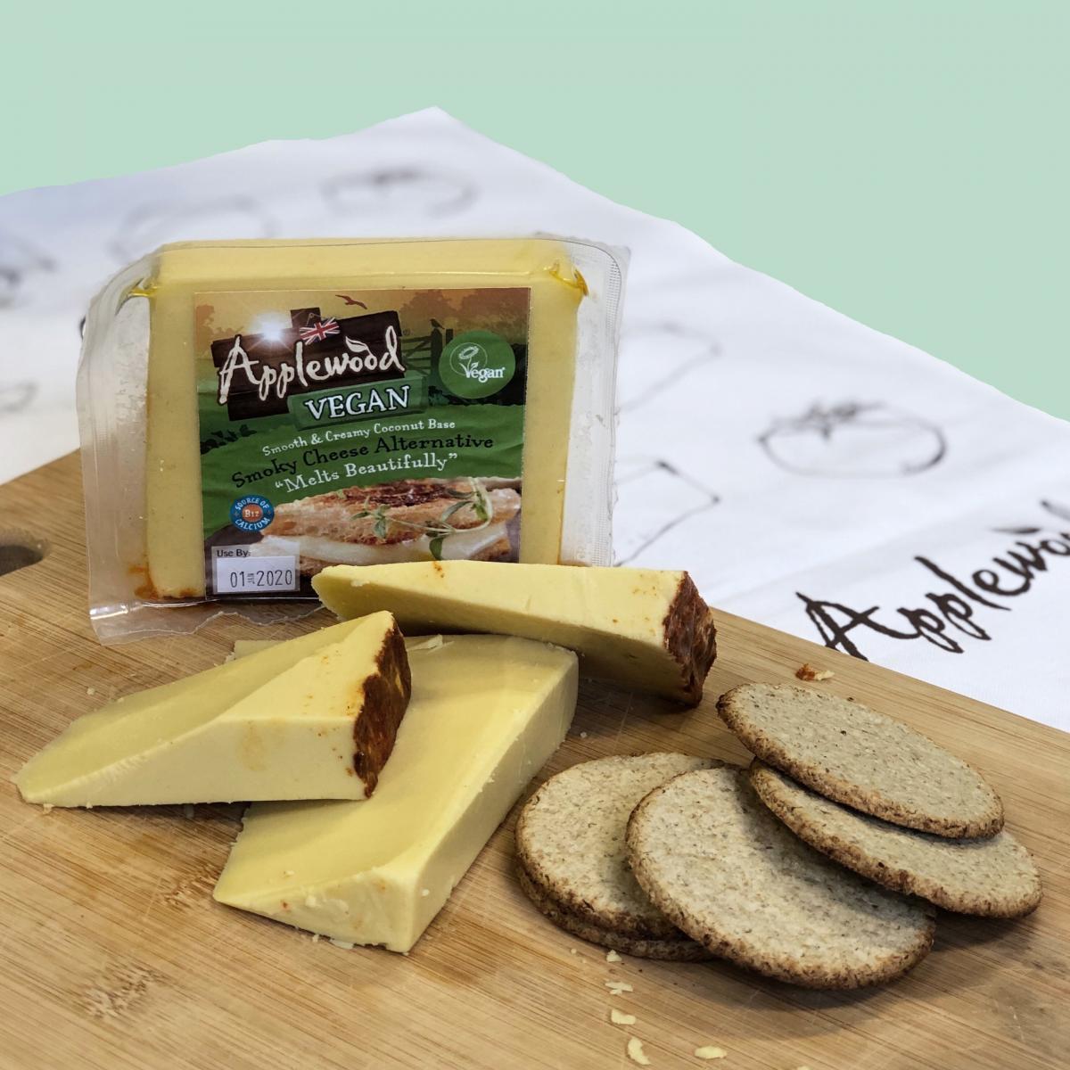 Applewood cheese with crackers