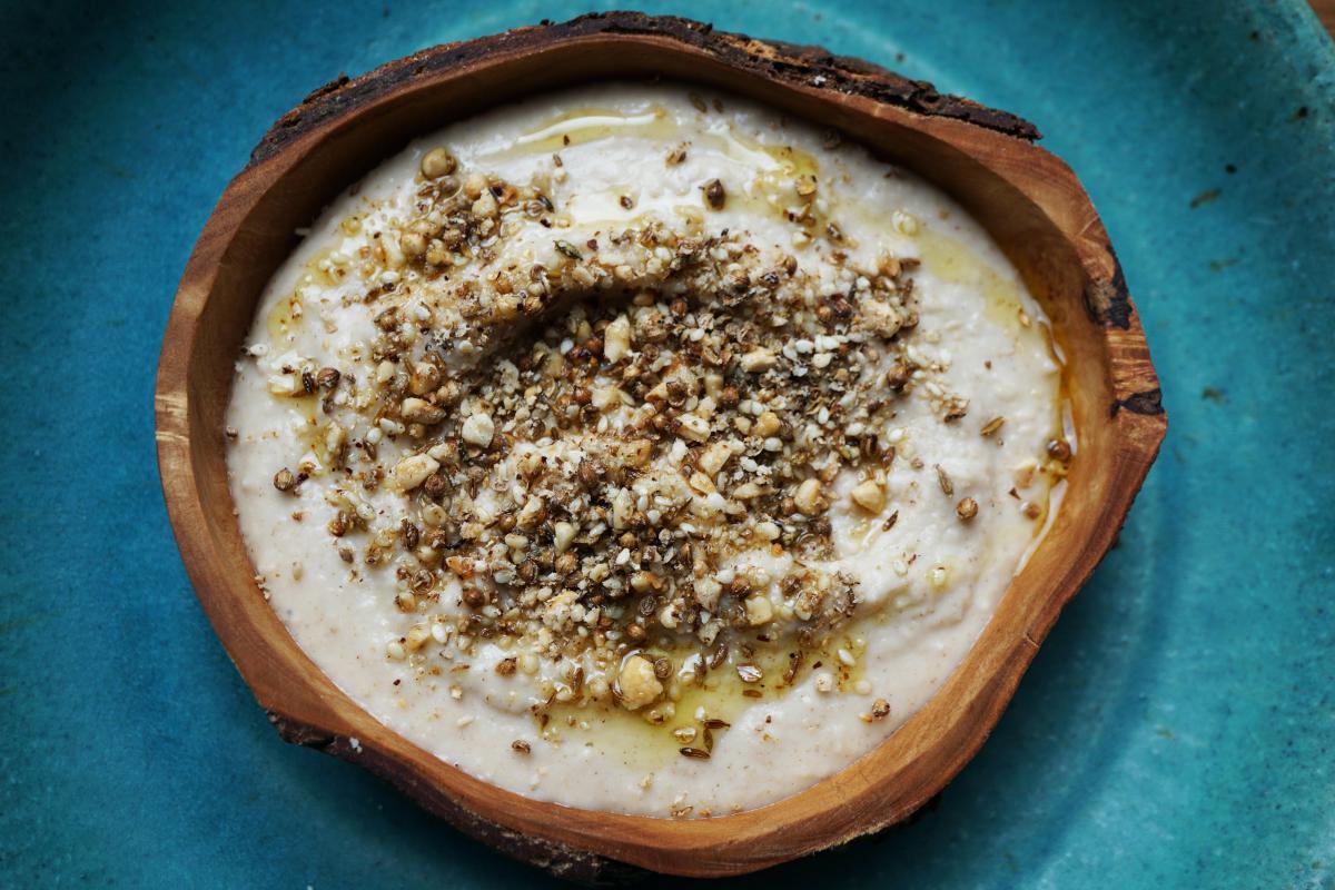 A bowl of cannellini hummus.