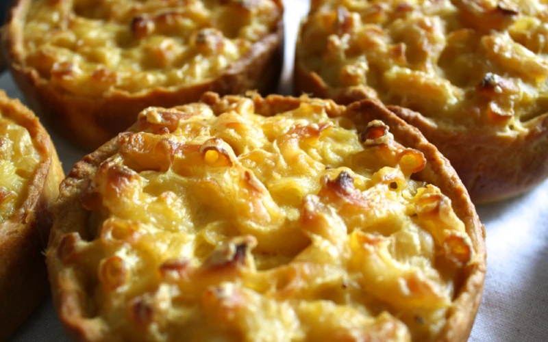 Macaroni pies