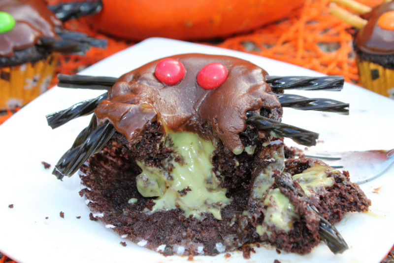 https://thelazyveganbaker.wordpress.com/2015/10/10/gut-sy-spider-cupcakes/